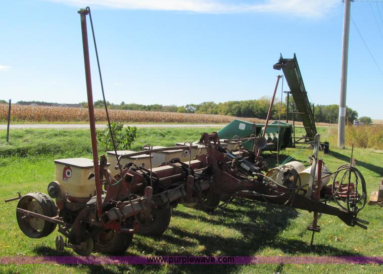 image for item K6359 White 5400 Plant-Aire planter