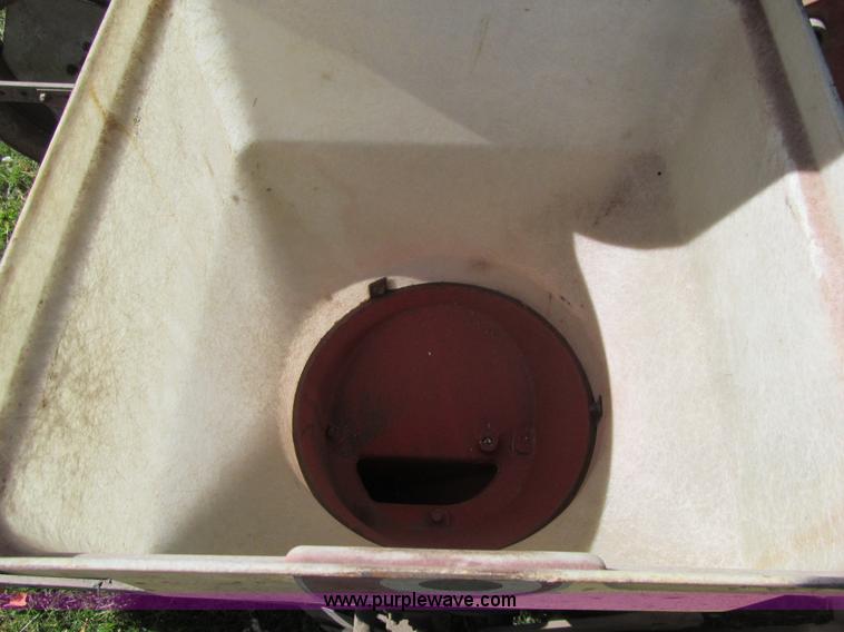 image for item K6359 White 5400 Plant-Aire planter