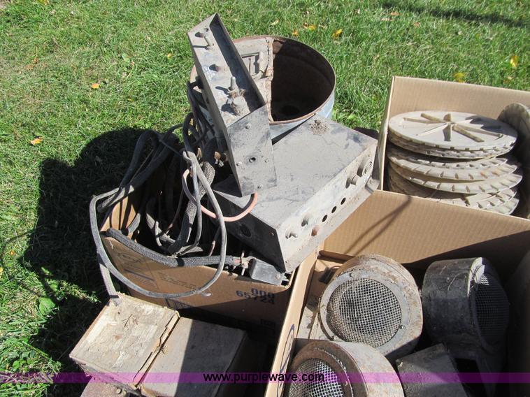 image for item K6359 White 5400 Plant-Aire planter