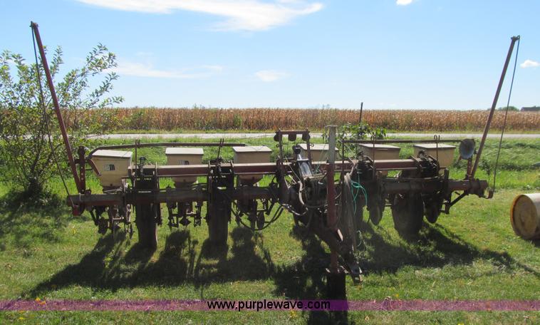 image for item K6359 White 5400 Plant-Aire planter