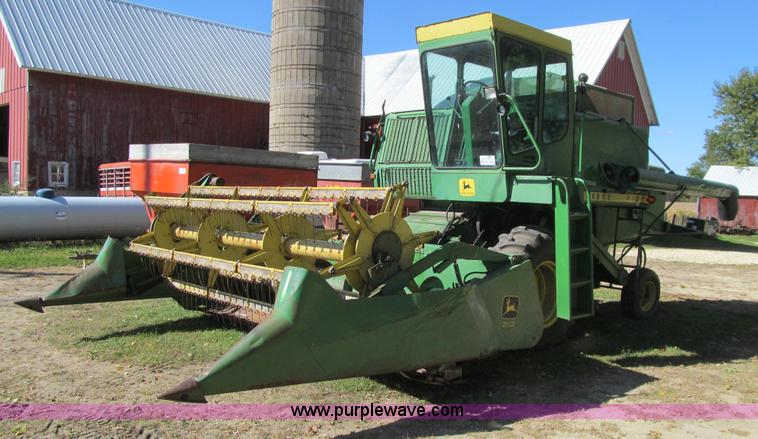 image for item K6365 1976 John Deere 4400 combine