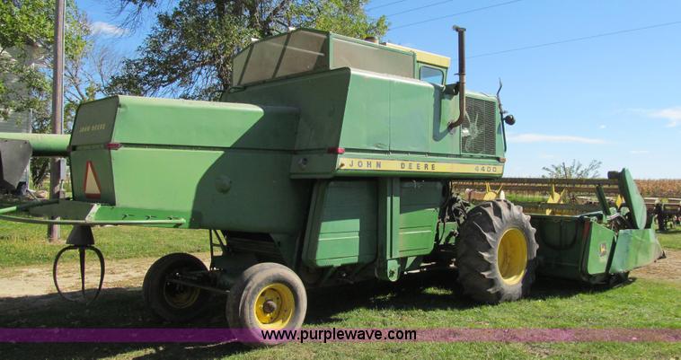 image for item K6365 1976 John Deere 4400 combine