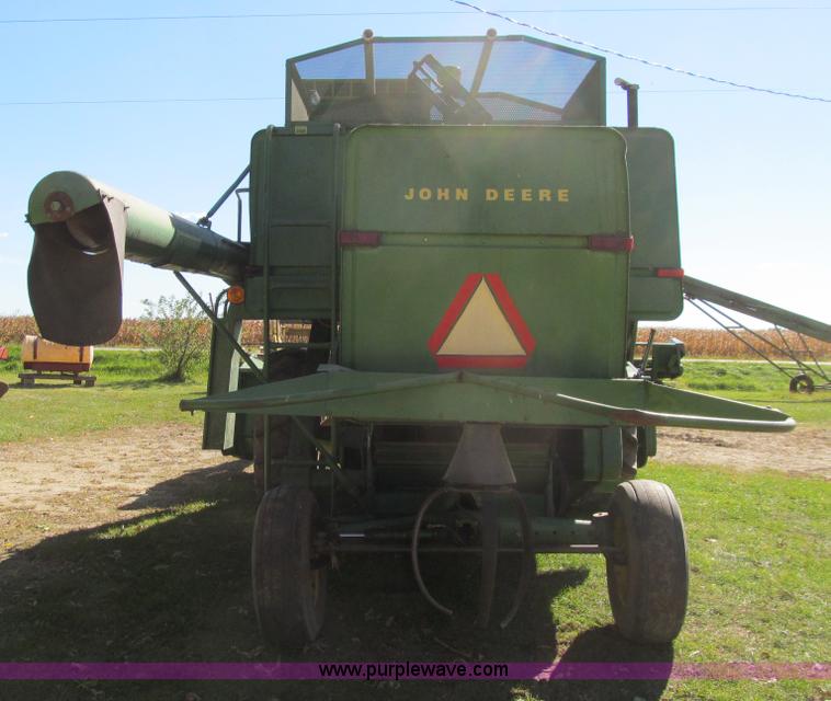 image for item K6365 1976 John Deere 4400 combine