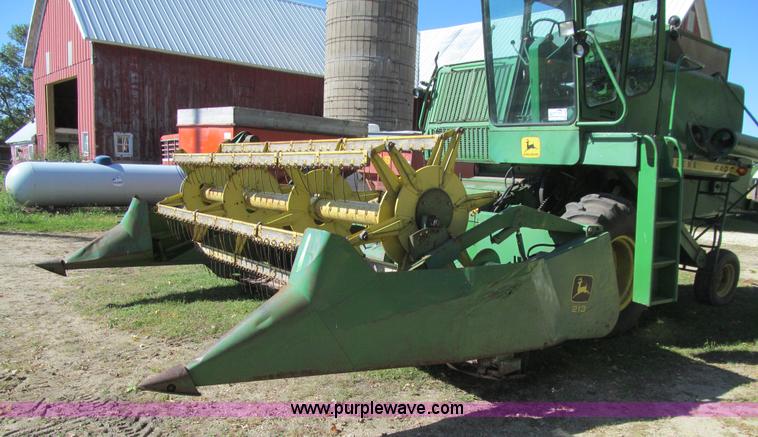 image for item K6365 1976 John Deere 4400 combine