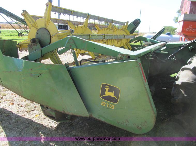 image for item K6365 1976 John Deere 4400 combine