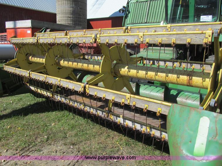 image for item K6365 1976 John Deere 4400 combine