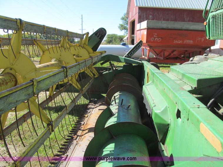 image for item K6365 1976 John Deere 4400 combine
