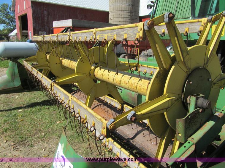 image for item K6365 1976 John Deere 4400 combine