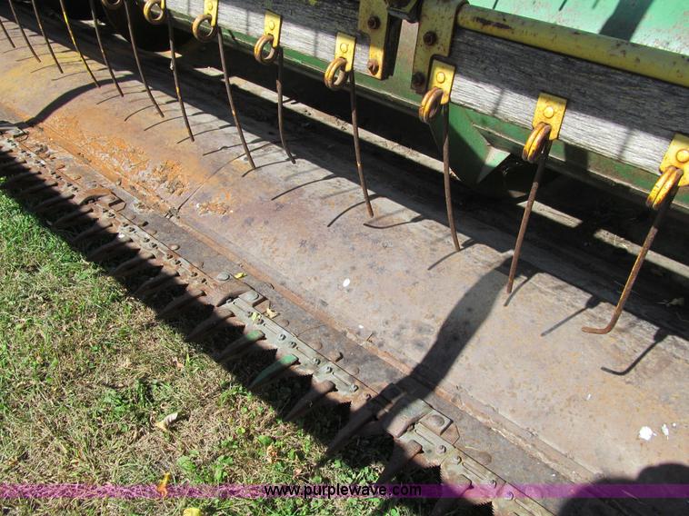 image for item K6365 1976 John Deere 4400 combine