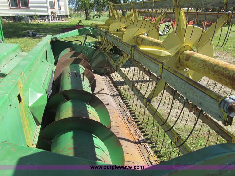 image for item K6365 1976 John Deere 4400 combine