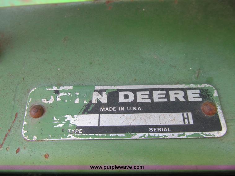 image for item K6365 1976 John Deere 4400 combine