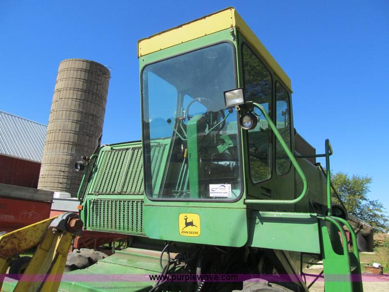 image for item K6365 1976 John Deere 4400 combine