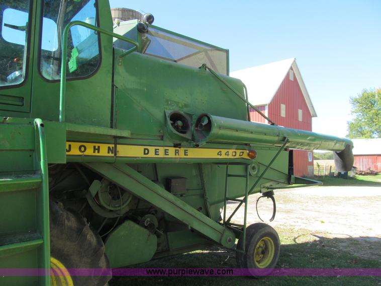 image for item K6365 1976 John Deere 4400 combine