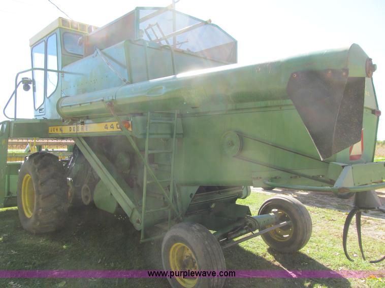 image for item K6365 1976 John Deere 4400 combine