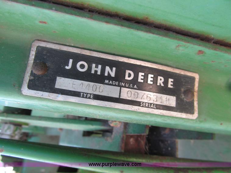 image for item K6365 1976 John Deere 4400 combine