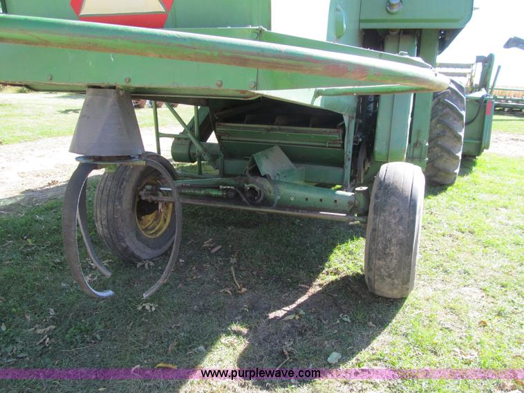 image for item K6365 1976 John Deere 4400 combine