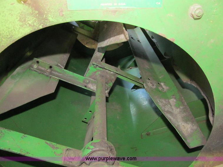 image for item K6365 1976 John Deere 4400 combine