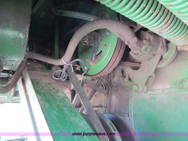 image for item K6365 1976 John Deere 4400 combine