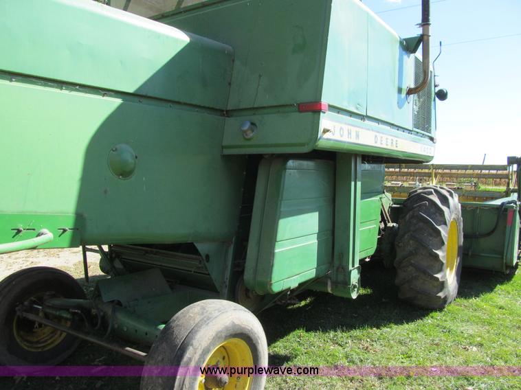 image for item K6365 1976 John Deere 4400 combine