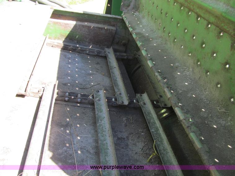 image for item K6365 1976 John Deere 4400 combine