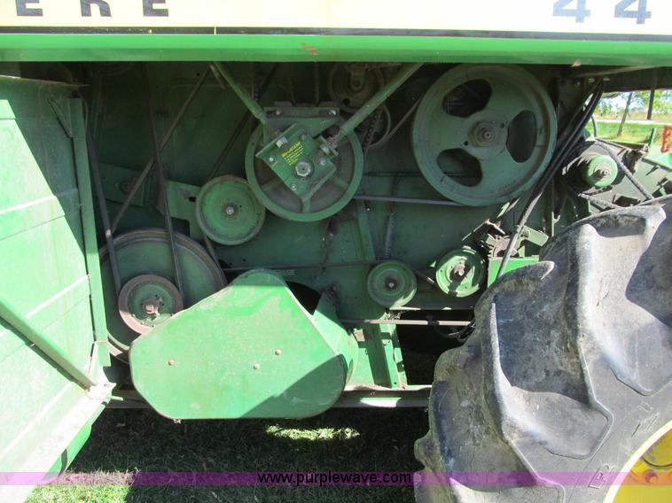 image for item K6365 1976 John Deere 4400 combine
