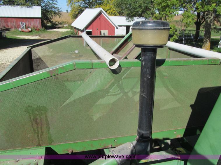 image for item K6365 1976 John Deere 4400 combine