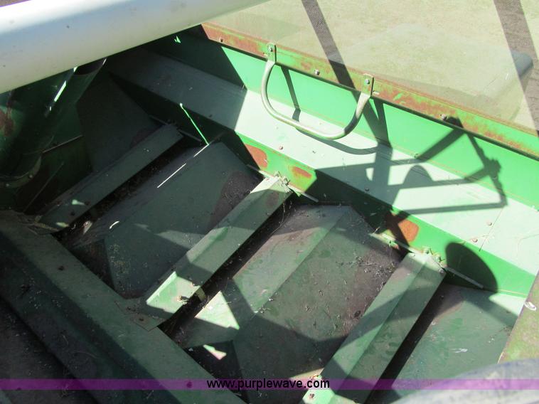 image for item K6365 1976 John Deere 4400 combine