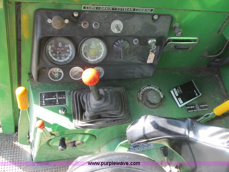 image for item K6365 1976 John Deere 4400 combine