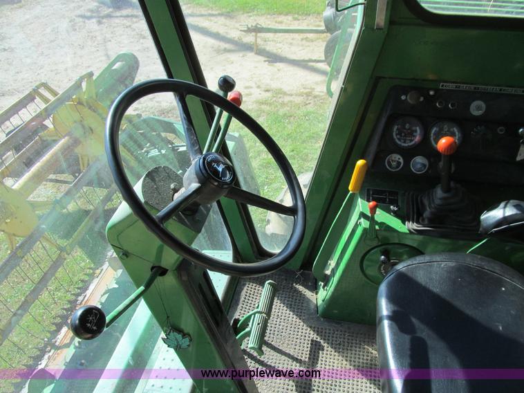 image for item K6365 1976 John Deere 4400 combine