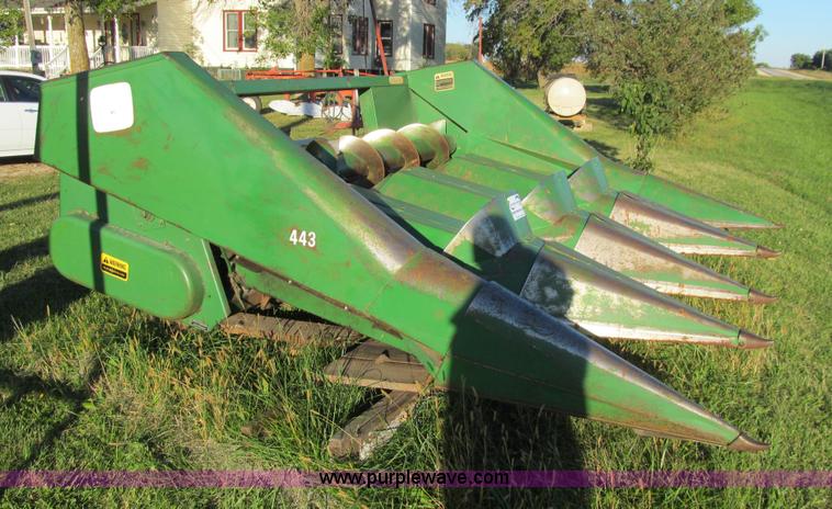 image for item K6368 John Deere 443 corn head
