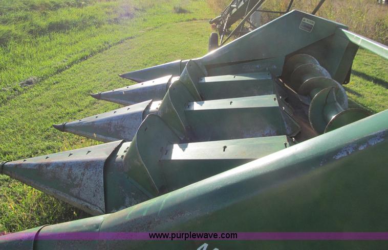 image for item K6368 John Deere 443 corn head