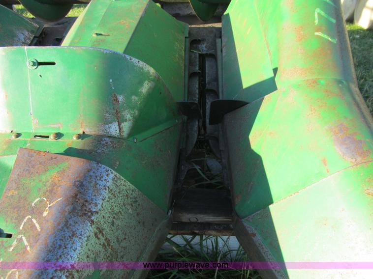 image for item K6368 John Deere 443 corn head
