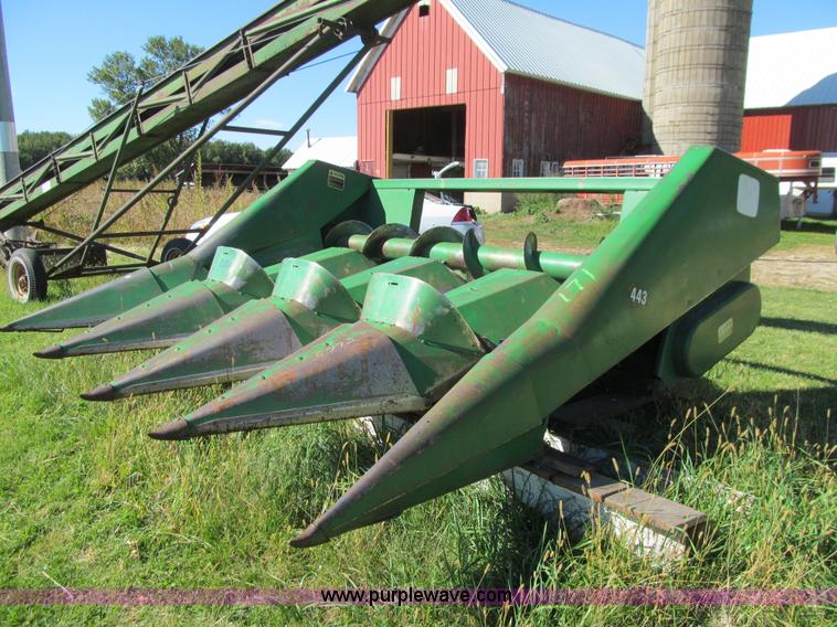 image for item K6368 John Deere 443 corn head