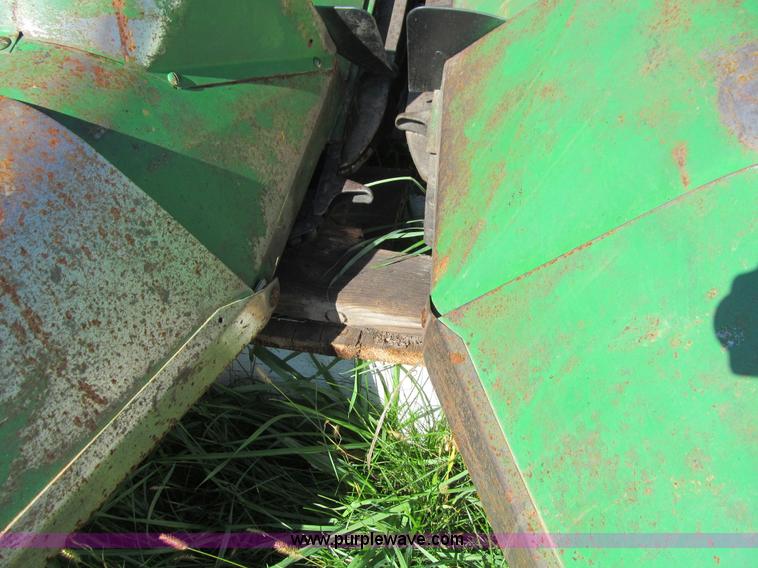 image for item K6368 John Deere 443 corn head