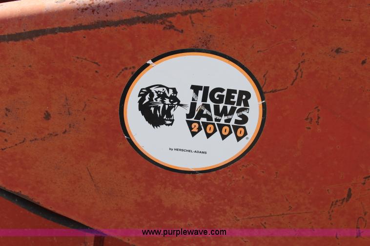 image for item L2335 International 820-175 head