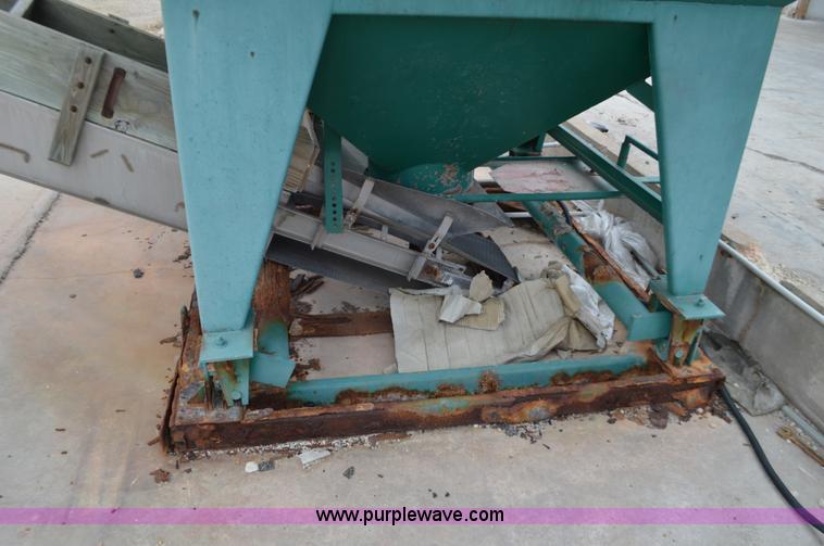 image for item L2791 Fertilizer mixer