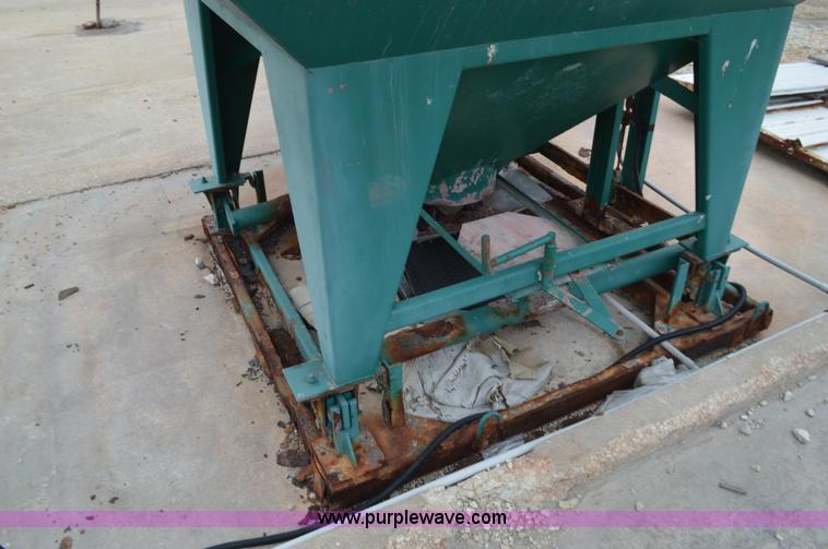 image for item L2791 Fertilizer mixer