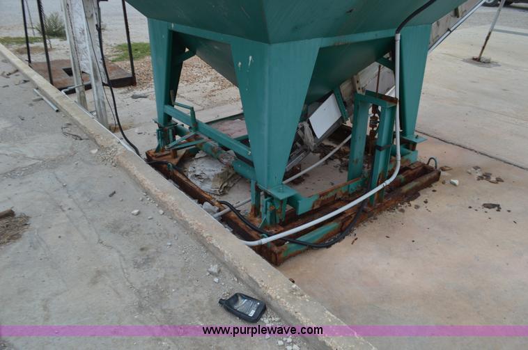 image for item L2791 Fertilizer mixer