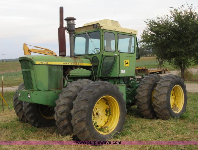 image for item L4075 John Deere 7520 4WD tractor