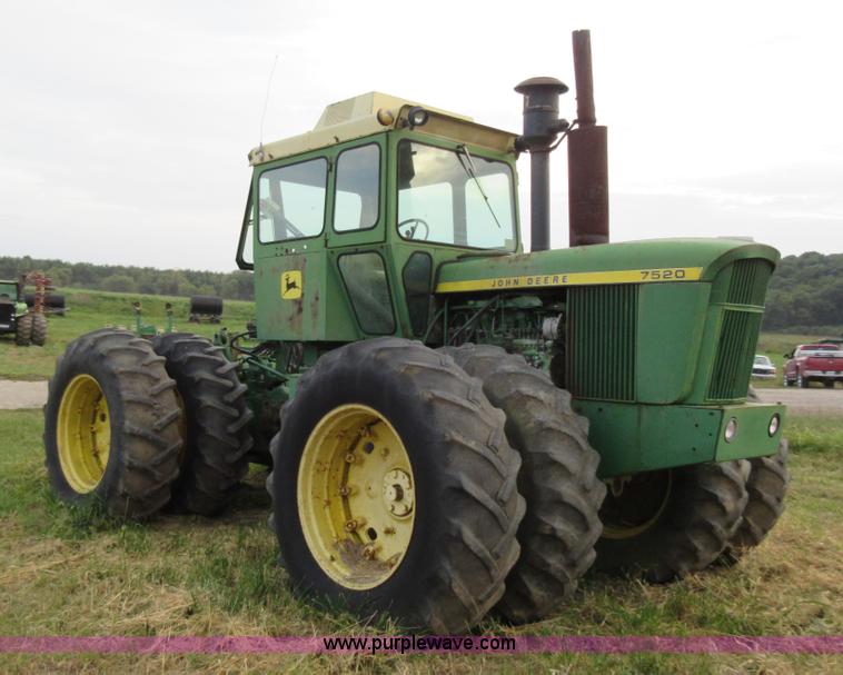 image for item L4075 John Deere 7520 4WD tractor