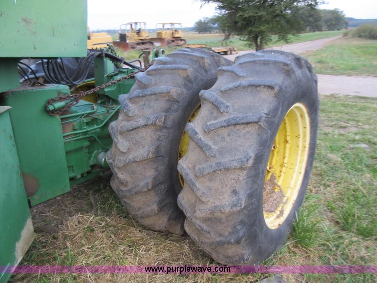 image for item L4075 John Deere 7520 4WD tractor