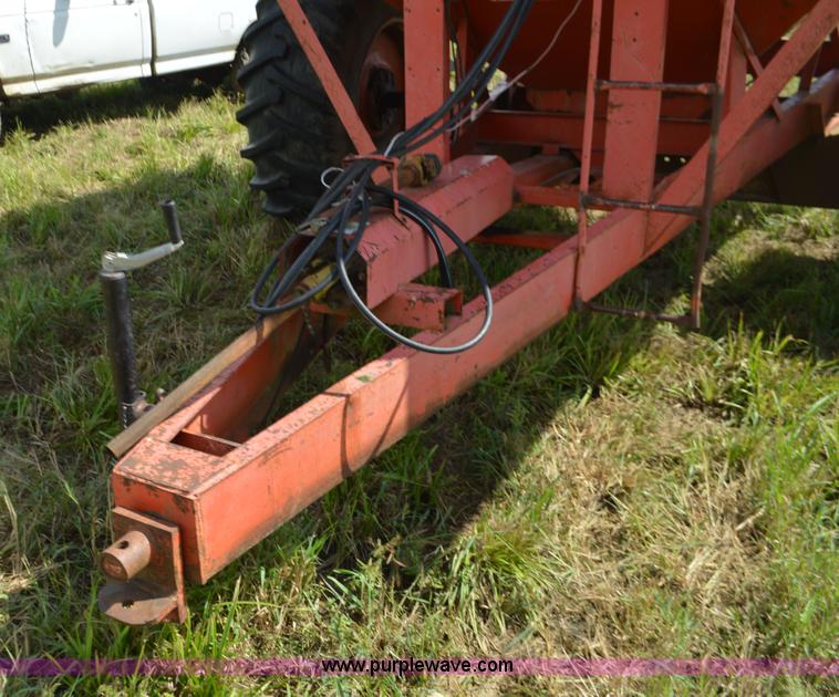 image for item L4077 Killbros 475 grain cart