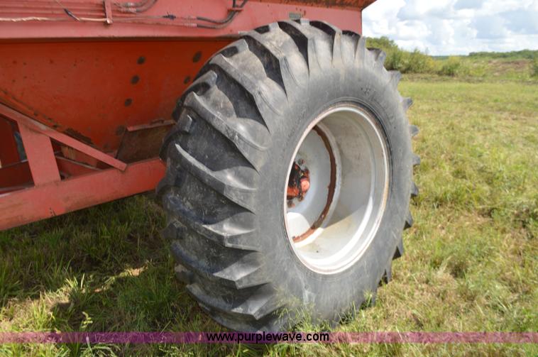 image for item L4077 Killbros 475 grain cart