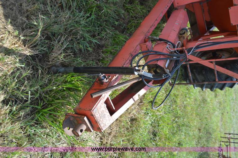 image for item L4077 Killbros 475 grain cart