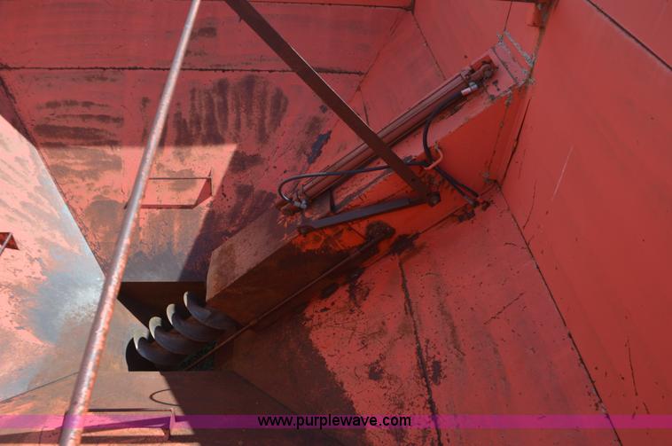 image for item L4077 Killbros 475 grain cart