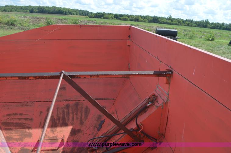 image for item L4077 Killbros 475 grain cart