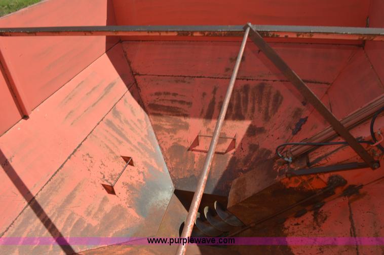 image for item L4077 Killbros 475 grain cart