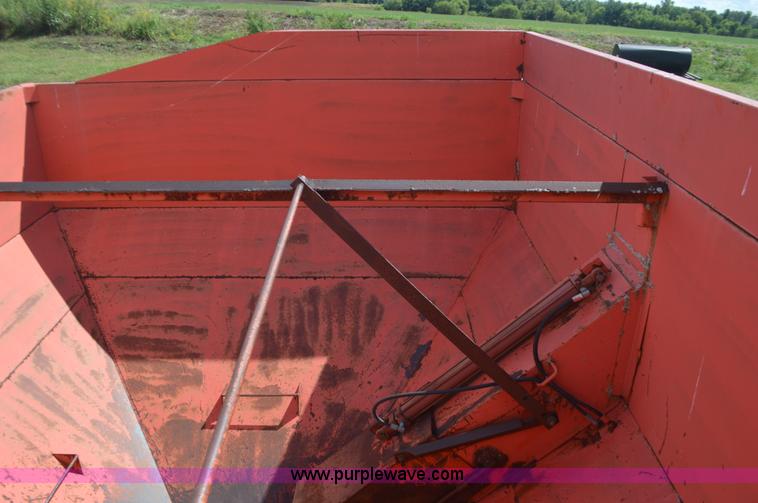 image for item L4077 Killbros 475 grain cart