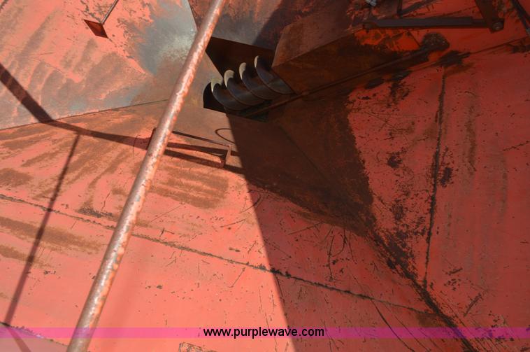 image for item L4077 Killbros 475 grain cart