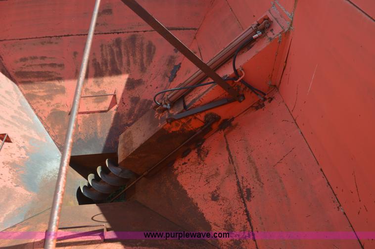 image for item L4077 Killbros 475 grain cart